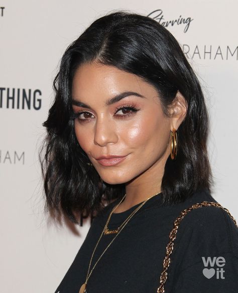 Vanessa Hudgens Haircut, Vanessa Hudgens Makeup, Vanessa Hudgens Short Hair, Vanessa Hudgens Hair, Eyeliner Flick, Vanessa Hudgens Style, Peinados Hair Styles, Hair Evolution, Short Hair Haircuts