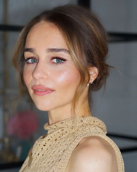 Emilia Clarke Style, Actrices Hollywood, Emilia Clarke, British Actresses, Wedding Hair And Makeup, Wedding Beauty, Beautiful Eyes, How Beautiful, Pretty Hairstyles