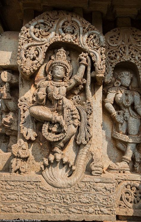 Krishna Dancing, Hoysala Architecture, Historical Sculptures, Asian Sculptures, Indian Temple Architecture, Ancient Indian Architecture, Goddess Sculpture, Kerala Mural Painting, Indian Sculpture