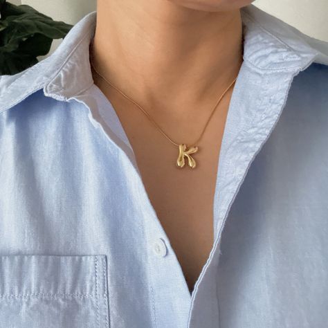 🎈✨ Show off your playful side with our Balloon Letter Initial Necklace! Click the link in our bio to buy now & get FREE Shipping! 💫Crafted with 18k gold-plated brass and a gold-plated stainless-steel chain, this chic piece is the perfect blend of fun and sophistication. 💕 Safe for sensitive skin, choose your letter and make a stylish statement. Perfect for any outfit! #BalloonLetterNecklace #StylishAndFun #Shop #Gift #Personalized #FreeShipping Shoe Storage Shelf, Asymmetrical Midi Dress, Body Form, Hair Setting, Letter Balloons, Picture Frame Wall, Pendant Gold, Fireplace Accessories, Steel Jewelry