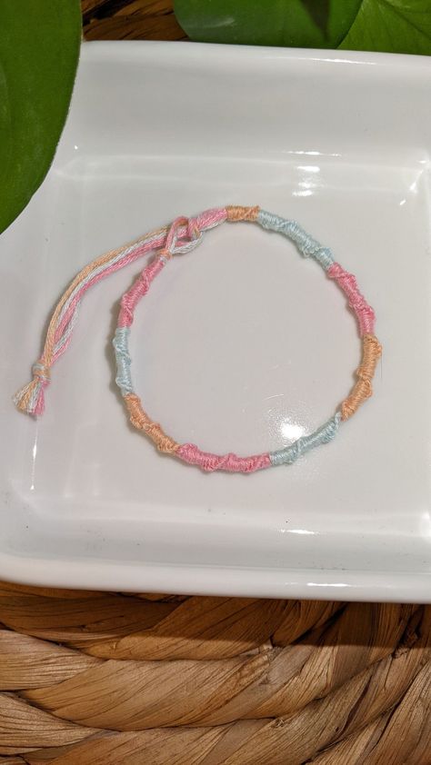 10 Trendy Summer Friendship Bracelet Patterns You Need to Try Now! Easy Bracelet Patterns, Make Clay Beads, Easy Bracelet, Diy Bracelets With String, Friendship Bracelets Easy, String Bracelet Patterns, Friendship Bracelet Patterns Easy, Yarn Bracelets, Cute Friendship Bracelets