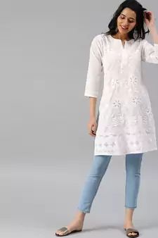 Kurti With Jeans, Designer Kurta, Simple Kurta Designs, Designer Kurti Patterns, Casual Indian Fashion, Long Kurti Designs, Stylish Fall Outfits, Casual College Outfits, Trendy Dress Outfits