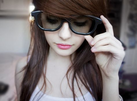 Cute Glasses, Scene Girls, Side Bangs, Scene Hair, Emo Girls, Focal Length, Bang Bang, Photography Tutorials, Pretty And Cute