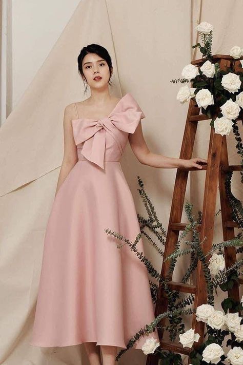 Coquette Wedding, Silk Bridesmaid Dresses, Dinner Gown, Long Gown Design, Simple Frocks, Mini Homecoming Dresses, Myanmar Dress Design, Retro Vintage Dresses, Muslim Fashion Dress