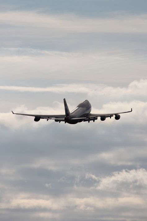 Boeing 747 747 Wallpaper, Runway Airport, Aviation Wallpaper, Plane Poster, Airplane Cockpit, Boeing Planes, Pilot Life, An 225, Airplane Silhouette