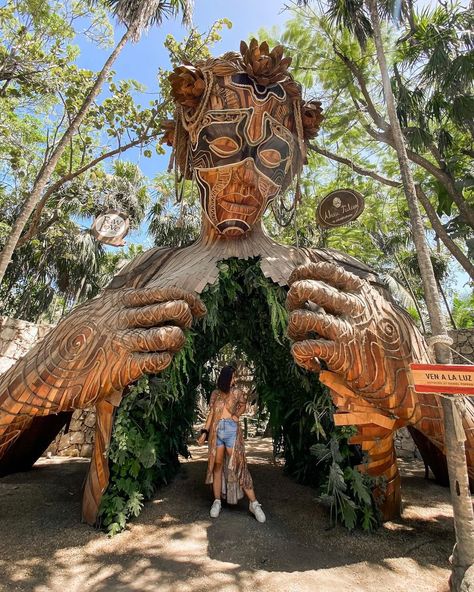 F R A N V A R E L A’s Instagram post: “VEN A LA LUZ - escultura Madre naturaleza 🍃 Para pasar este frió empecé a ver estas fotos de tulum que me traen una vibe demasiado rica ✨…” Art Installation, Visual Representation, Instagram Life, Summer Dream, Cancun, Tulum, R A, Installation Art, A R