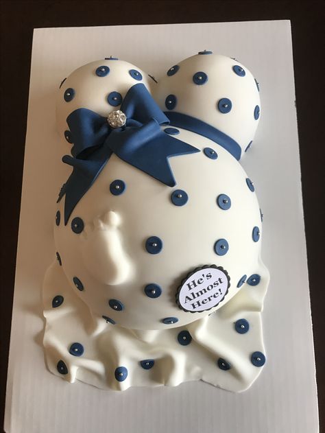 Baby Shower Belly Cake Tort Baby, Birthday Cake For Pregnant Woman, Cake For Pregnant Women, Weird Cakes, Pregnant Belly Cakes, Baby Bump Cakes, Office Baby Showers, Belly Cakes, Baby Shower Cake Designs