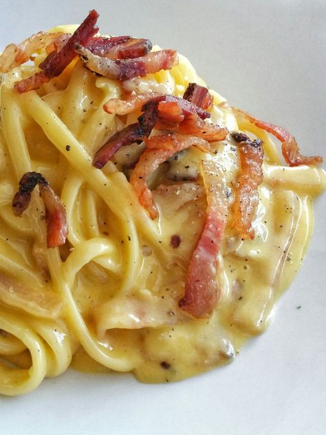 La carbonara, come deve essere! Traditional Carbonara, Authentic Pasta Carbonara, Carbonara Pasta Pancetta, Carbonara Traditional, Carbonara Pasta Serious Eats, Pasta Alla Carbonara, Lasagna Pasta, Pasta E Fagioli, Lasagna