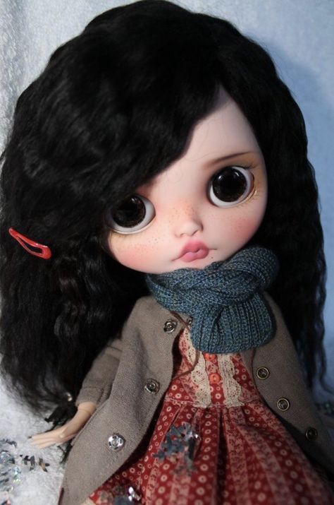 Wavy Mid Length Hair, Doll Aesthetic, Silly Girls, Ooak Art Doll, Wavy Curly Hair, Mid Length Hair, Custom Blythe, Blythe Doll, Blythe Dolls