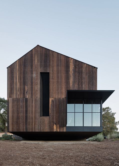 Faulkner Architects perches Big Barn house on Sonoma Valley hillside Architecture Renovation, Simple Building, Wooden Building, Agricultural Buildings, Weathering Steel, Sonoma Valley, Wooden Buildings, Wine Country California, Storey Homes