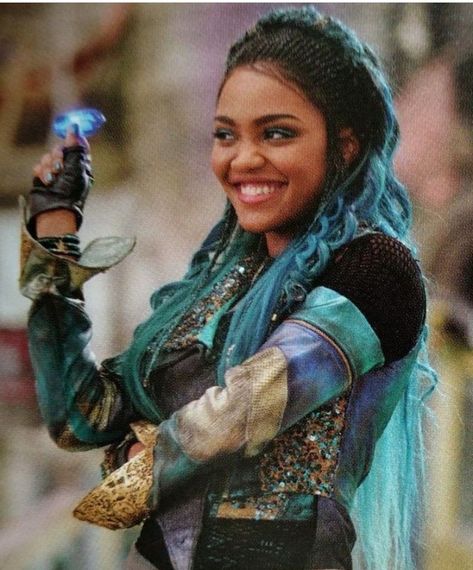 Uma Descendants, Descendants Dr, Descendants Characters, Disney Descendants Movie, Cheyenne Jackson, Sarah Jeffery, Mal And Evie, Booboo Stewart, China Anne Mcclain