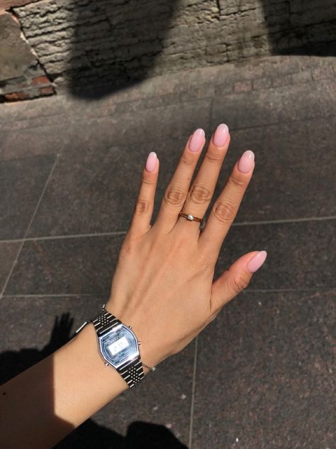 Nude Nails, Nails