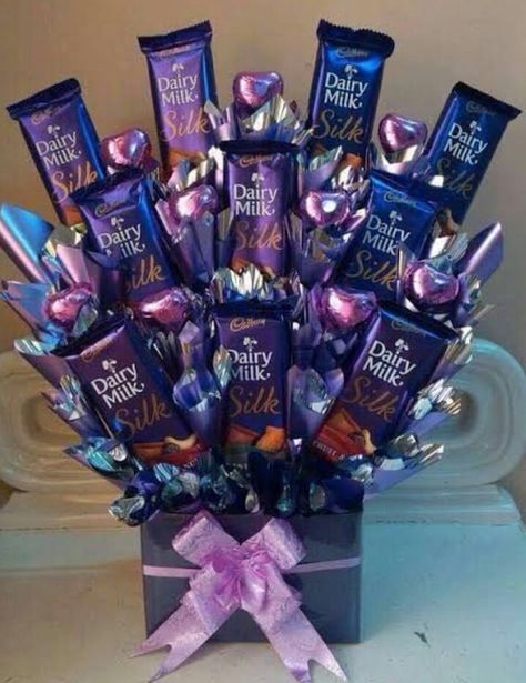 Chocolate Flower Bouquet, Dairy Free Chocolate Dessert, Valentine Chocolate Covered Strawberries, Bouquet Chocolate, Dairy Milk Silk, Chocolate Flowers Bouquet, Candy Bouquet Diy, Queen Gifts, Dairy Milk Chocolate