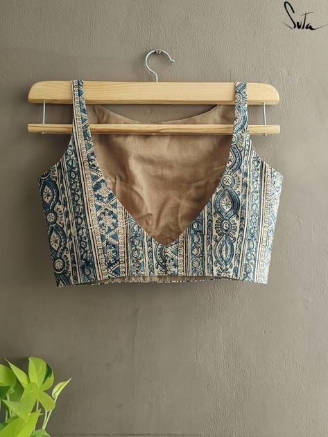 Low Neck Blouse, Modern Blouse Designs, Sleeveless Blouse Designs, Cotton Blouse Design, Latest Blouse Designs Pattern, Traditional Blouse Designs, New Saree Blouse Designs, Blue White Porcelain, Latest Model Blouse Designs