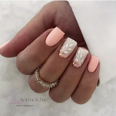 Peach Nails With Designs, Peach Nail Designs, Peach Lip Gloss, Juliana Nails, Silver Nail Designs, Silver Nail Art, Makeup Nails Designs, Summer Gel Nails, Peach Nails