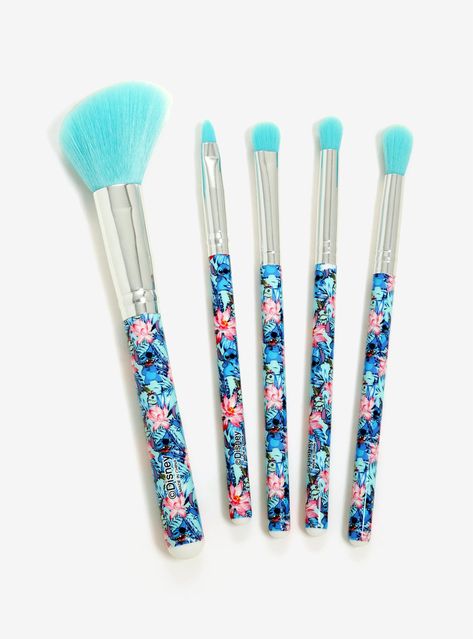 Ohana Means Family, So Treat Yours to This Lilo & Stitch Makeup Brush Set Lilo Makeup, Stitch Makeup, Diy Makeup Brush Holder, Stitches Makeup, How To Wash Makeup Brushes, Make Up Kits, Diy Makeup Brush, Lilo Und Stitch, Lip Art Makeup