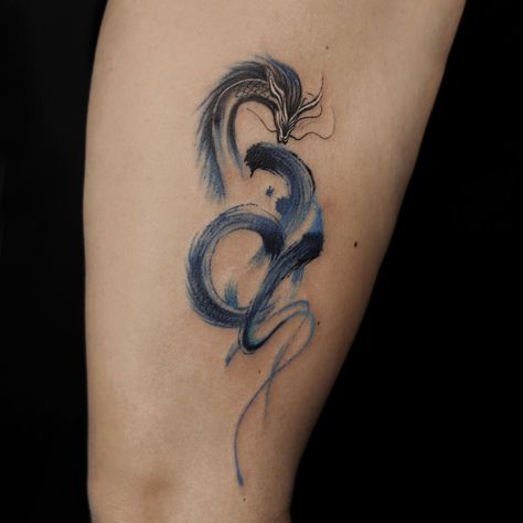 Embodying Strength and Wisdom: The Majestic Dragon Tattoo. - 𝗩𝗜𝗖𝗘𝗡𝗧𝗘𝗥 𝗧𝗔𝗧𝗧𝗢𝗢 𝗦𝗧𝗨𝗗𝗜𝗢 12C/3 Nguyen Thi Minh Khai, P. Da Kao, Q.1, TP.HCM, Vietnam #banhdonuttattoo #saigonvicenteam #DragonInk #MysticalArt #TattooSymbolism #InkedElegance #DragonTattoo Vietnam Dragon Tattoo, Majestic Dragon, Single Needle Tattoo, Mystical Art, Dragon Art, Dragon Tattoo, Blue Ink, Tattoo Studio, Arm Tattoo