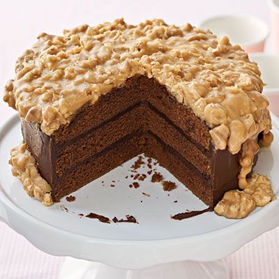 CHOCOLATE PRALINE LAYER CAKE Today is National Praline Day . Last Fall I posted several chocolate praline recipes . You can actually eat pralines in several different... Praline Icing, Praline Frosting, Praline Cake, Praline Recipe, Cakes Chocolate, Gf Flour, Layer Cakes, Cake Lover, Food Cake