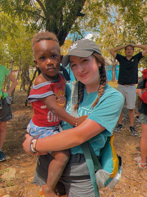 Mission Trip Packing List, Missions Trip Outfits, Mission Trip Aesthetic, Mission Trip Packing, Missionary Pose Reference, Mission Trip Outfits, Africa Mission Trip, Church Camp Outfits, Summer Camp Outfits