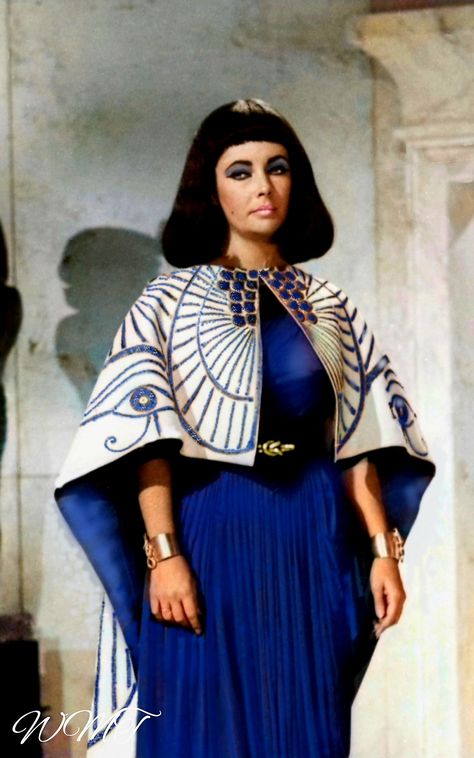 Costume test September 13th 1961 Cinecitta Studios Rome. Elizabeth Taylor Cleopatra Dresses, Jen Aesthetic, Cleopatra Movie, Cleopatra Dress, Cleopatra 1963, Elizabeth Taylor Cleopatra, Elizabeth Taylor Jewelry, Queen Cleopatra, Liz Taylor