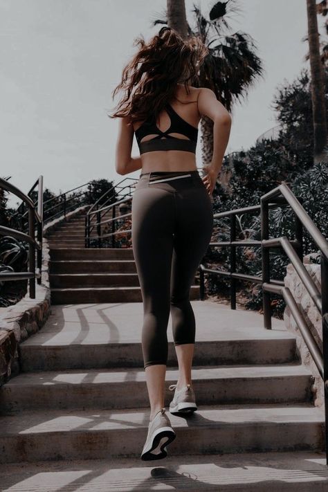 Work Out Aesthetic Women, Fit Wallpaper, Fit Girl Aesthetic, Fitness Lifestyle Aesthetic, Fifa Cup, Volleyball Athlete, Wallpaper Fitness, Wearing Rings, Fitness Tattoo