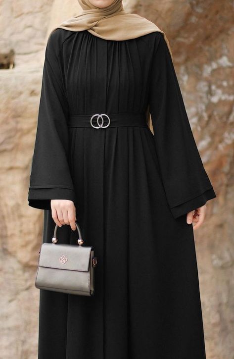 Abaya Fashion Black Simple, Abaya Designs Latest Black, Stylish Abaya Designs, New Abaya Designs, Simple Abaya Designs, Burkha Designs, Black Abaya Designs, Simple Abaya, Abaya Designs Latest