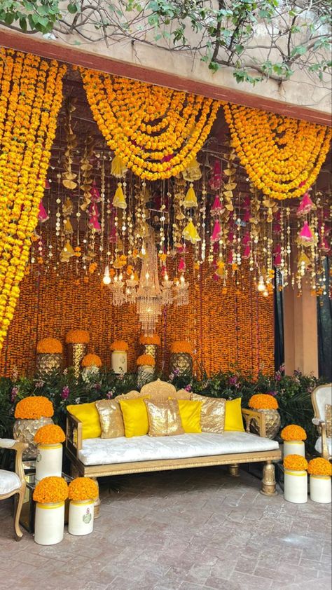 Mayun setup done by an purple event planner 
Loved it 😍 Backyard Mehndi, Haldi Stage Decoration, Mehndi Decor At Home, Haldi Stage, Mehendi Decoration, Indian Wedding Aesthetic, Haldi Ceremony Decorations, Small Wedding Decor, Haldi Decoration