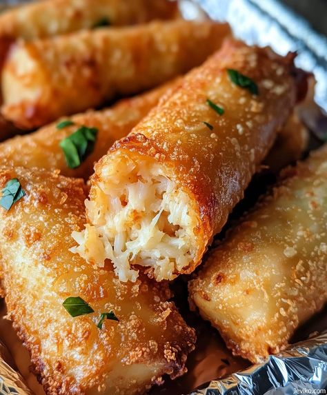 Crab Cake Egg Rolls Crab Egg Rolls Recipes, Meat Egg Rolls, Thai Crab Cakes, Meat For A Crowd, Homemade Butterfingers, Brown Sugar Fudge, Egg Roll Ingredients, Baked Apple Fritters, Finger Food Party