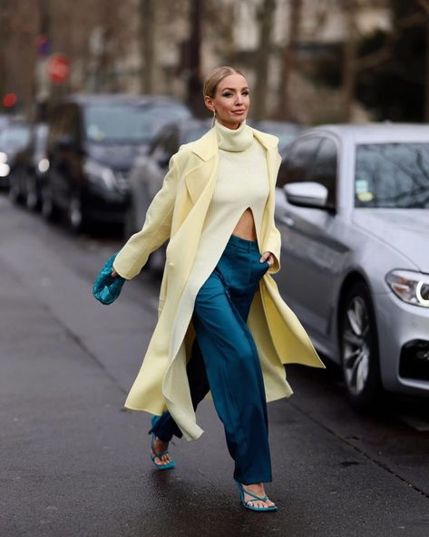 Tik Tok Fashion, Casually Chic, Leonie Hanne, Yellow Coat, Paris Street Style, Autumn Street Style, Street Style Chic, Yellow Fashion, Fashion Week Street Style