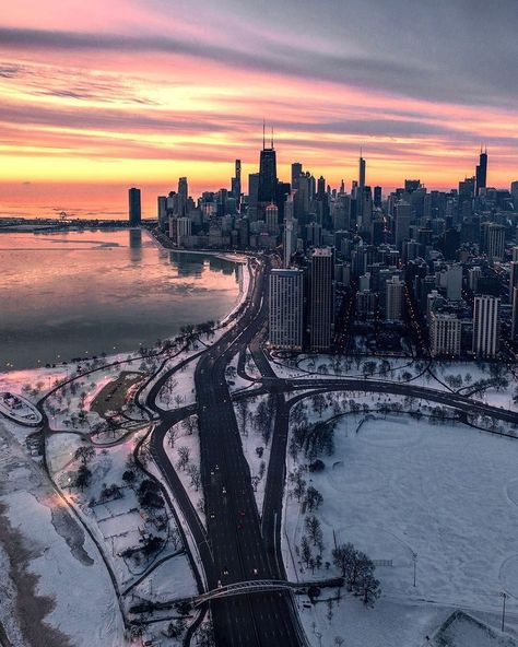 360 CHICAGO Observation Deck on Instagram: “Let’s be real: Knowing Chicago’s weather, we were gonna end up staying inside until June anyway.  Photo by @waywelling  Share: #360chicago…” 360 Chicago Observation Deck, Chicago Skydeck Pictures, 24hrs In Chicago, Chicago Sunrise, Chicago Sights, New York Skyline, Places To Travel, Chicago, Let It Be