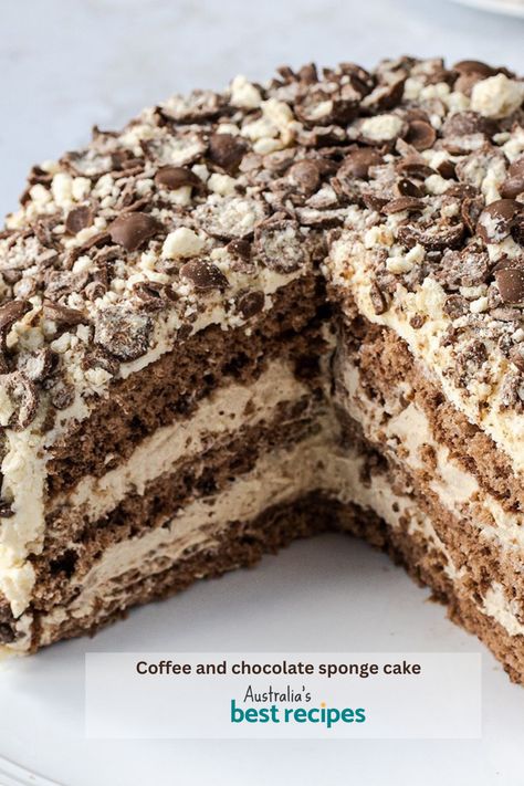 Coffee And Walnut Cake, Chocolate And Coffee, Afternoon Tea Recipes, Sponge Cakes, Chocolate Sponge Cake, Easter Food, Sponge Cake Recipes, Chocolate Layer Cake, Walnut Cake