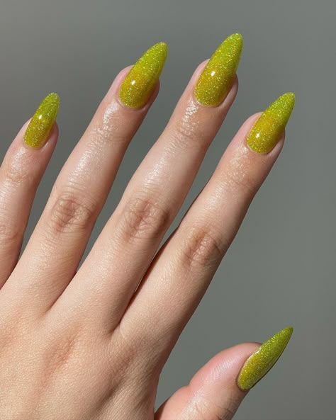 Pickle Nail Art, Chartreuse Nails, Funky Nail Ideas, Chrome Nail Powder, Gel Nail Art Designs, Nail Time, Gelish Nails, Cat Eye Nails, Trendy Nail Design