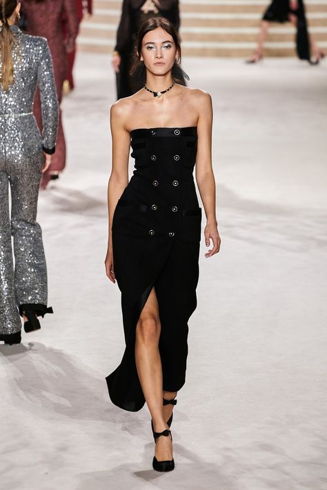 Chanel Pre-Fall 2020 - Kollektion | Vogue Germany Runway Inspiration, Designer Outfit, Runway Fashion Couture, Mode Chanel, Dress Chanel, Chanel Dress, Tuxedo Dress, Women Street, Chanel Fashion