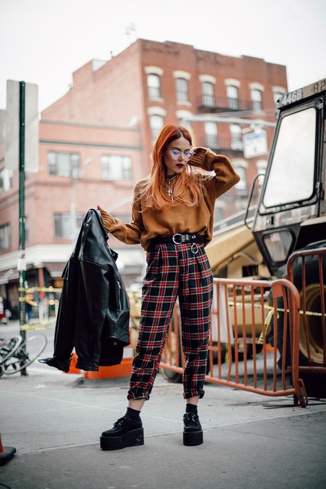 Matching Plaid. - Le Happy : Le Happy Fall Fashion Alternative, Modern Grunge Outfits, 90s Retro Fashion, Punk Rock Outfits, Rad Clothes, Luanna Perez, Outfit Mujer, Looks Party, Rock Outfits