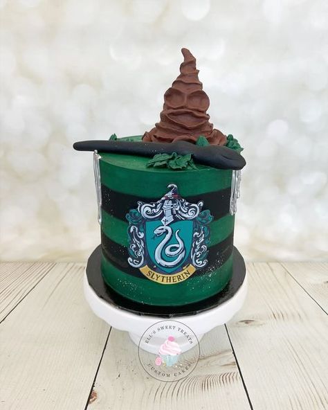 Slytherin Cake Ideas, Slytherin Birthday Cake, Slytherin Cake, Jasmine Cake, The Sorting Hat, 13 Birthday, Harry Potter Slytherin, Hat Cake, House Cake