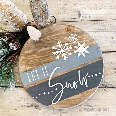 Round Wood Projects, christmas DIY, christmas decor, christmas crafts, Let It Snow, christmas decorations, winter decor Round Wood Signs, Circle Signs, Round Signs, Door Signs Diy, Round Wood Sign, Christmas Signs Wood, Christmas Projects Diy, Christmas Wood Crafts, Cricut Christmas