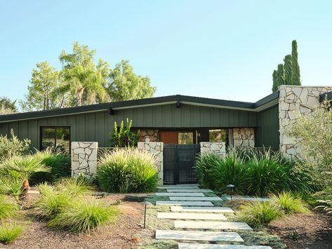 Mid Century House Exterior, Modern Ranch Exterior, Midcentury Modern Exterior, Mid Century Modern Ranch, Mid Century Modern Exterior, Ranch House Exterior, Mid Century Exterior, Midcentury House, Mid Century Ranch