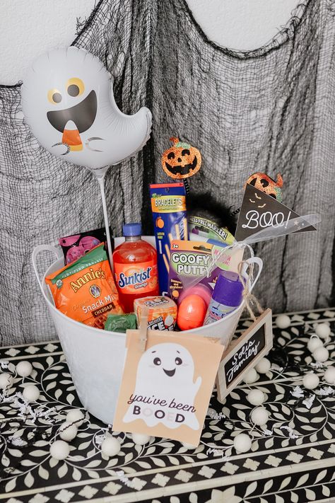 Subscription Ideas, Boo Ideas, Gf Gifts, Boo Basket Ideas, Spooky Basket, Pumpkin Basket, Boo Baskets, Baby Hampers, Halloween Gift Baskets