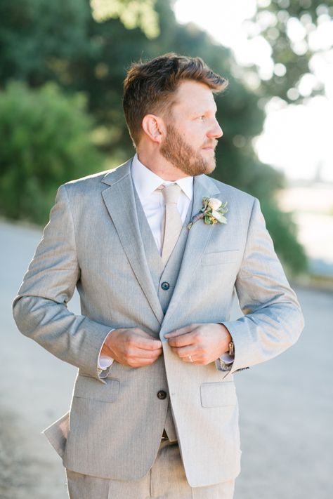 Light Grey Groom Suit, Light Gray Suit, Champagne Wedding Gown, Gray Suits, Bridal Suit, Grey Suit Wedding, Barn Wedding Photography, Light Grey Suits, Groom Ties