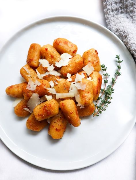 Acorn Squash Gnocchi, Squash Gnocchi Recipes, Vegan Acorn Squash, Making Your Own Pasta, Squash Gnocchi, Make Your Own Pasta, Making Gnocchi, Gnocchi Recipes, Low Carb Vegetarian