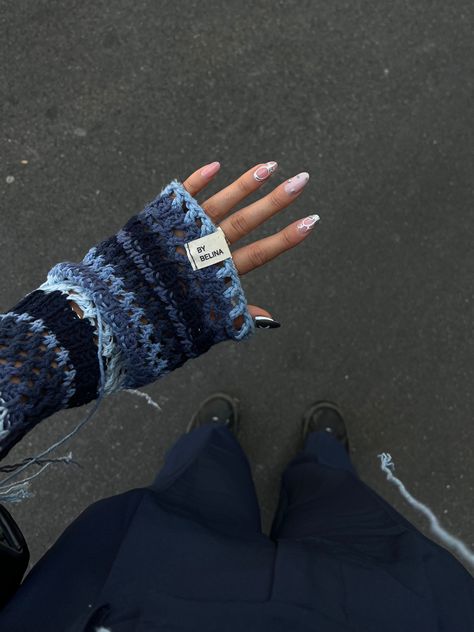 Blue Crochet Aesthetic, Blue Crochet Ideas, Fingerless Gloves Outfit, Blue Crochet Sweater, Blue Crochet Top, Crochet Photography, Denim Crochet, Fingerless Gloves Crochet, Crochet Business