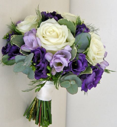 Purple Prom Flowers Bouquet, Dark Purple Wedding Bouquets, White And Purple Bouquet, Magical Bouquet, Purple And White Bouquet, Wedding Flower Arrangements Church, Purple Wedding Flowers Centerpieces, Color Uva, Lavender Wedding Bouquet