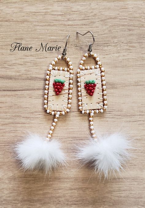 Birch Bark Earrings Diy, Metis Beading, Beaded Strawberry, Indigenous Crafts, Seed Bead Jewelry Tutorials, Sewing Beads, Birch Jewelry, Suede Earrings, Indian Beadwork