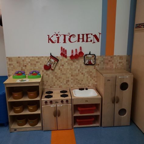 Toddler classroom Kitchen Area Kitchen Area Preschool, Classroom Kitchen Ideas, Preschool Kitchen Center, Toddler Classroom Set Up, Preschool Classroom Setup, Classroom Vibes, Classroom Arrangement, Ready For Kindergarten, Toddler Kitchen