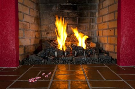 Hold a Family Yule Log Ritual to Celebrate the Winter Solstice Yule History, Burning Ritual, Winter Solstice Traditions, Winter Ceremony, Yule Celebration, Pagan Holidays, Pagan Yule, Pagan Rituals, Yule Log