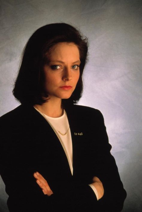 Jodie Foster Clarice Starling, The Silence Of The Lambs, Amanda Young, Movie Halloween Costumes, Silence Of The Lambs, Celebrity Halloween Costumes, Jodie Foster, Thriller Movies, Hollywood Star