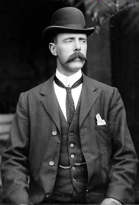 Victorian Men, Victorian Gentleman, English Gentleman, Vintage Gentleman, H P Lovecraft, Vintage Mens Fashion, Moustaches, Edwardian Fashion, Edwardian Era