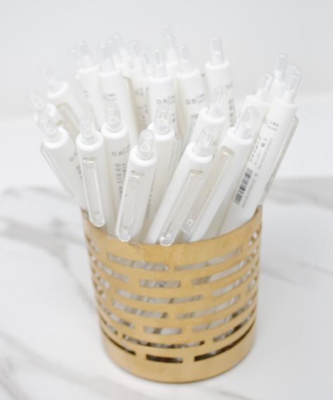 Pen Writing, Stationary Items, White Pen, Planner Pens, Stabilo Boss, Gel Ink Pens, White Gel Pen, Cute Stationary, Writing Pens