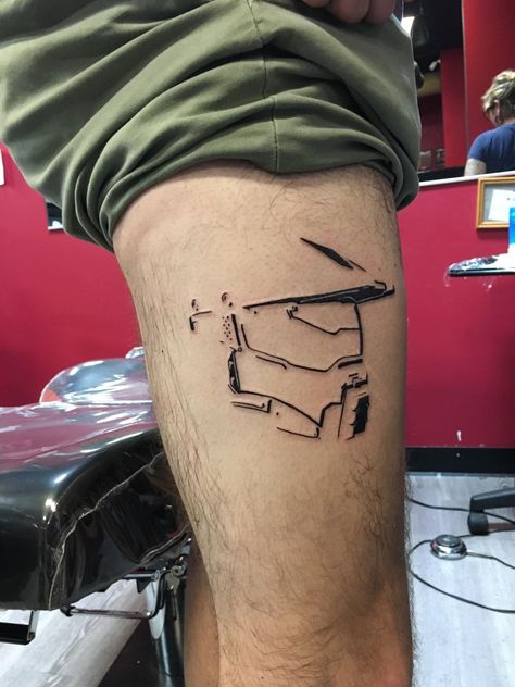 First Tattoo - True Art Tattoo in Cleveland. minimalist Master Chief helmet. Halo Tattoo Design, Master Chief Tattoo Design, Halo Game Tattoo Ideas, Halo Tattoos Game, Halo Spartan Tattoo Ideas, Halo Tattoo Ideas Master Chief, Halo Game Tattoo, Master Chief Helmet Tattoo, Master Chief Tattoo