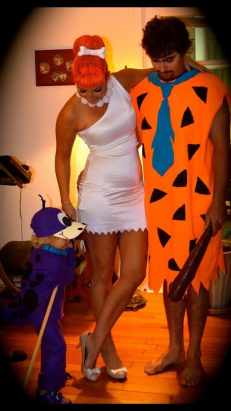 The flinstones Halloween 2013 Flinstones Couple Costume, Fantasia Flinstones, Flinstones Halloween, Fred Flintstone Costume, Flintstones Costume, Handmade Halloween Costumes, Diy Halloween Treats, Halloween 2013, Halloween Costumes Friends